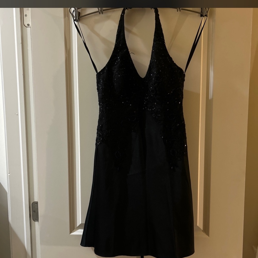 Elegant Black Sleeveless Dress